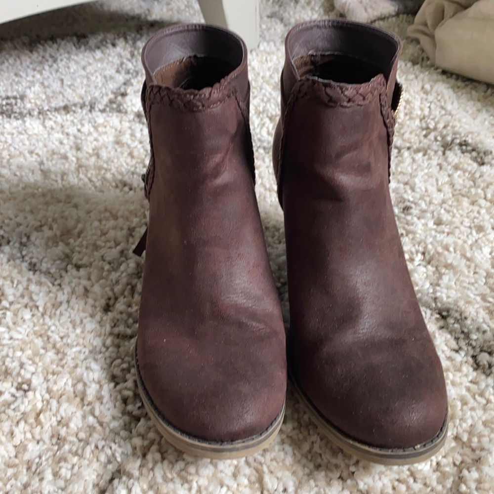 Brown booties great condition